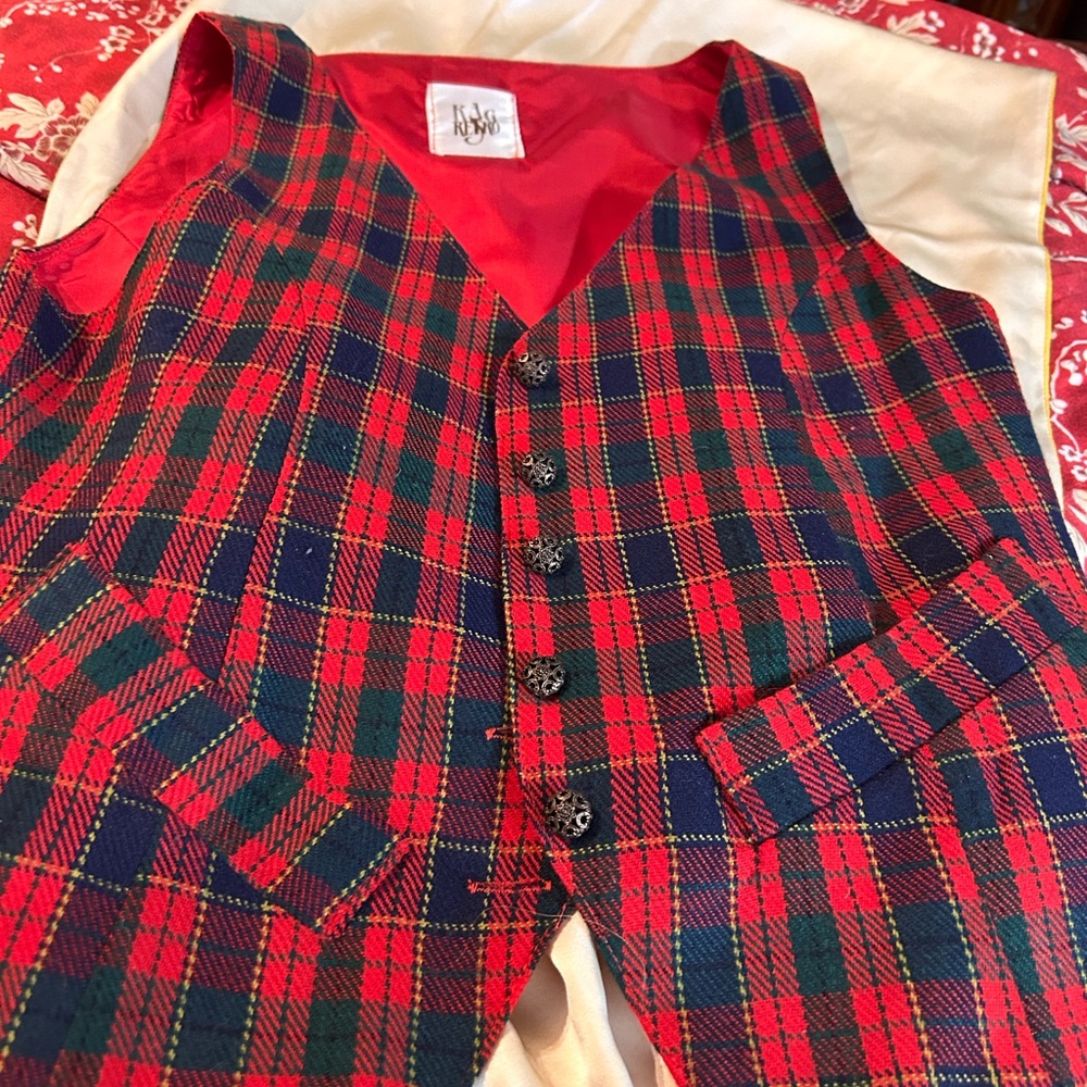 Gorgeous plaid vest from Paris.  It has pockets!!!!
